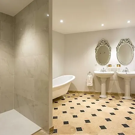 Du Domaine De La Groirie - Le Mans Ouest Hotel 4*